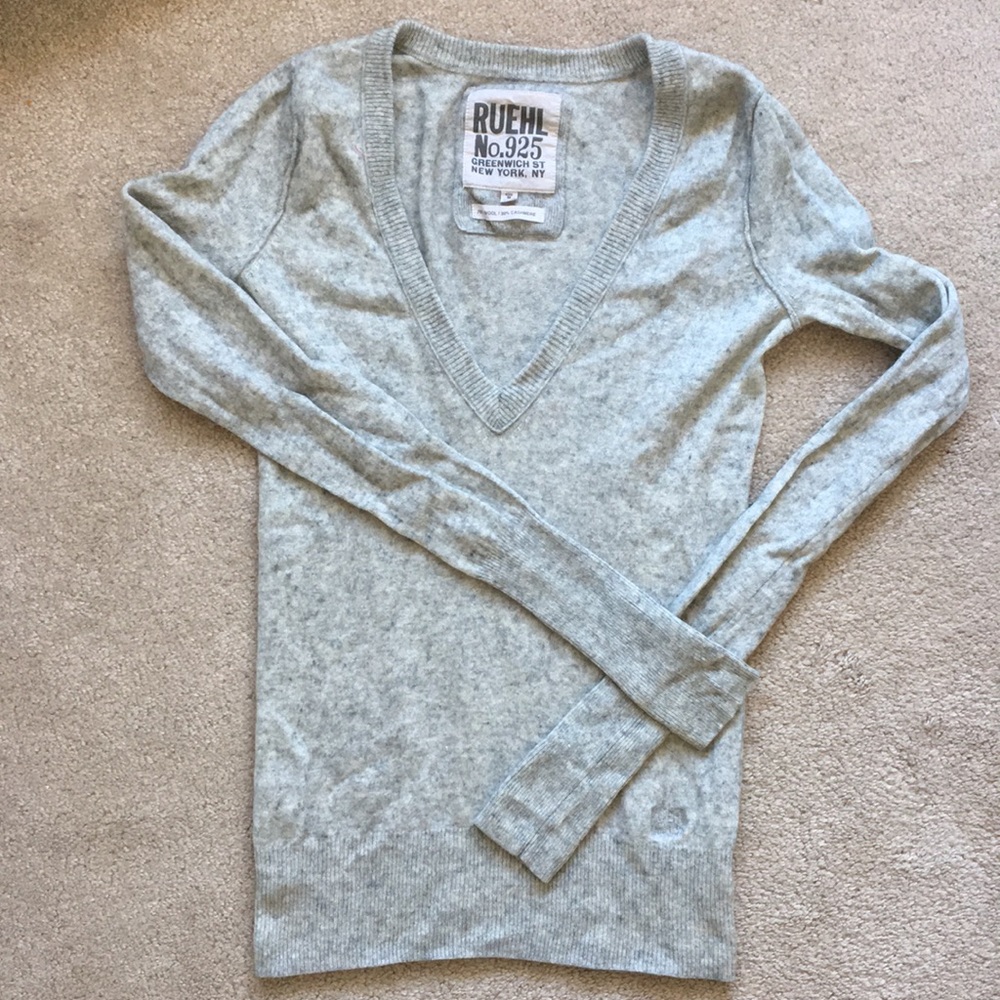 Ruehl Women’s Cashmere blend Sweater